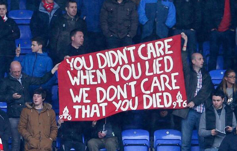 Banderole de supporters de Liverpool aprÃ¨s la mort de Margaret Thatcher.