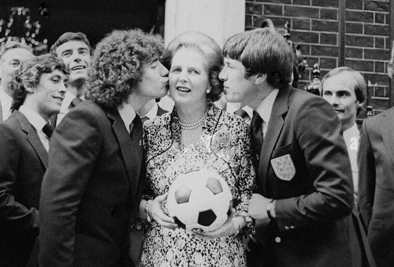 Les Three Lions reÃ§us au 10 Downing Street en juin 1980.